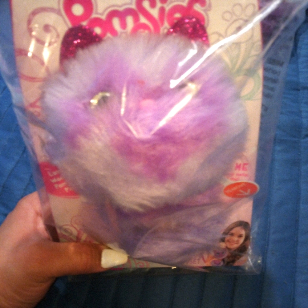 Pomsies kitty...wearable pompom pet